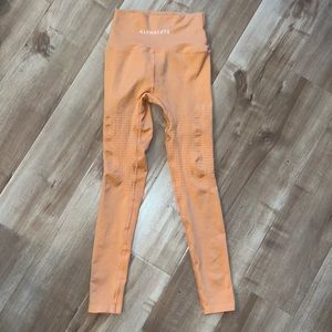 Alphalete Cheeky Coral Halo Legging